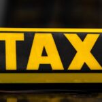 découvrez le prix des licences de taxi en france, les facteurs influençant les coûts et les démarches nécessaires pour obtenir votre propre licence. informez-vous sur les différentes options disponibles pour les chauffeurs de taxi.