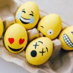 découvrez l'univers coloré des emojis : des expressions amusantes, des icônes vibrantes et des symboles qui ajoutent de la vie à vos messages. apprenez comment utiliser ces petites images pour enrichir vos conversations et exprimer vos émotions de manière ludique et créative.