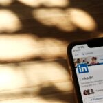 optimisez votre profil linkedin pour attirer les recruteurs et développer votre réseau professionnel. découvrez des astuces efficaces pour améliorer votre visibilité et faire briller vos compétences sur ce réseau social incontournable.